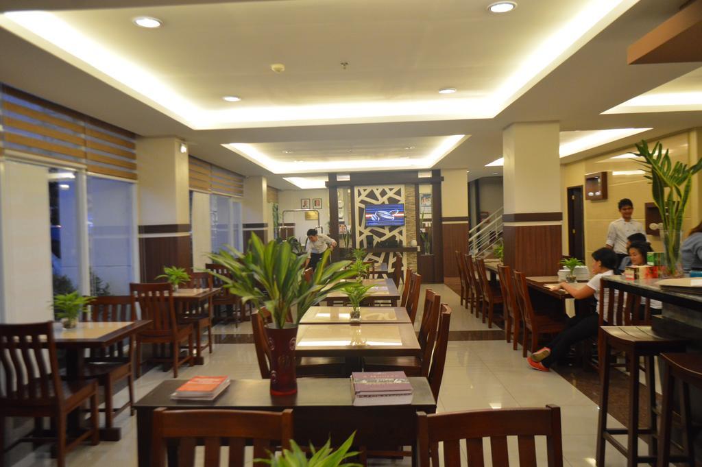Alu Hotel Davao Stadt Exterior foto