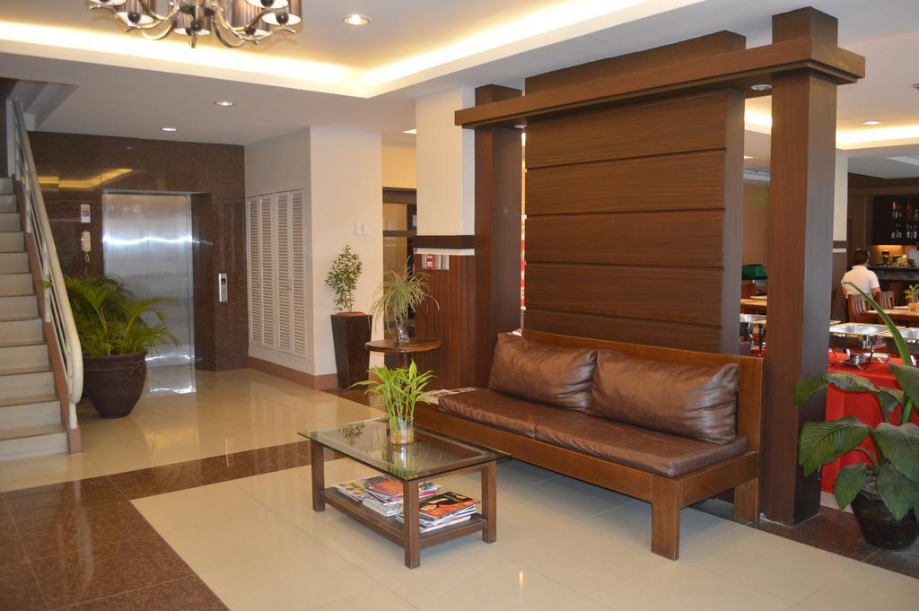 Alu Hotel Davao Stadt Exterior foto