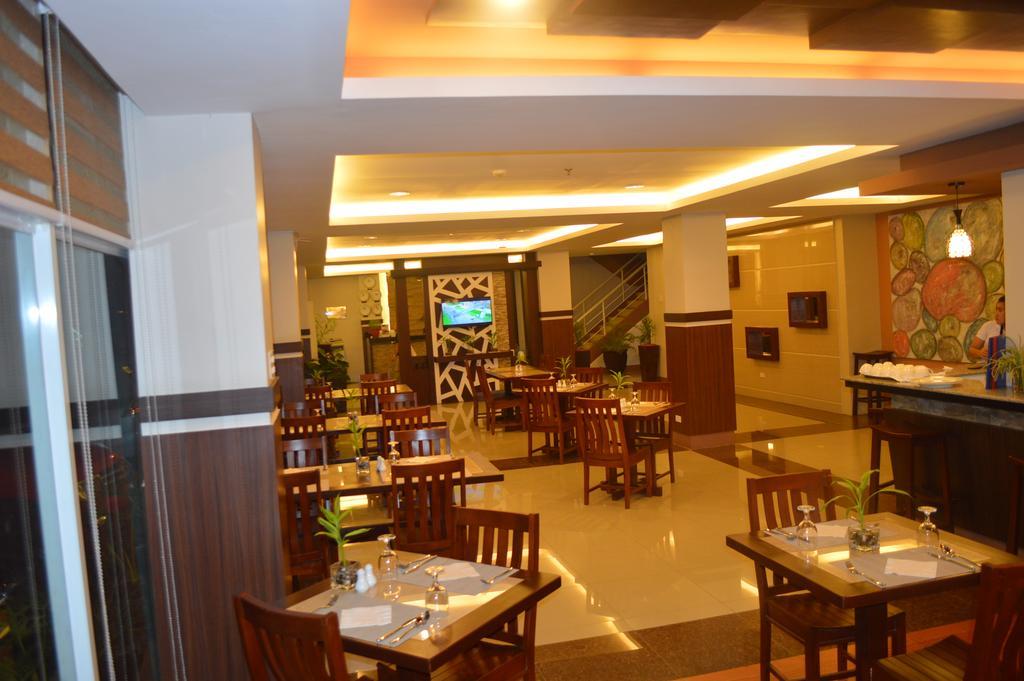 Alu Hotel Davao Stadt Exterior foto