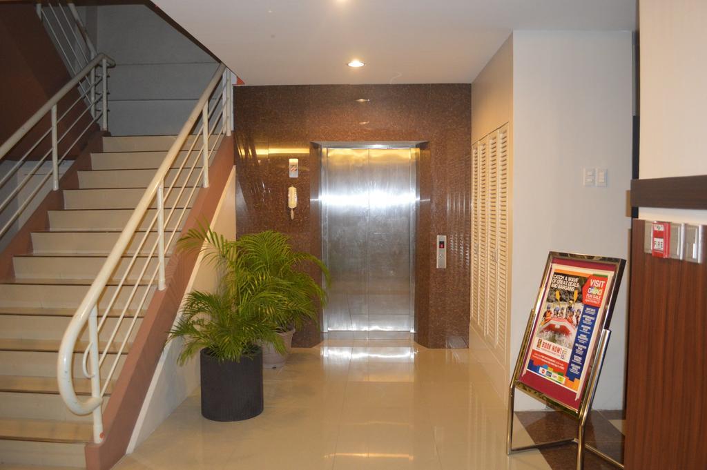 Alu Hotel Davao Stadt Exterior foto
