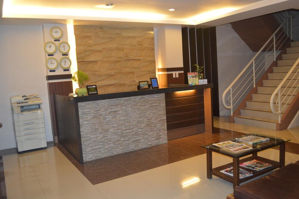 Alu Hotel Davao Stadt Exterior foto