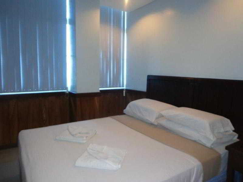 Alu Hotel Davao Stadt Exterior foto