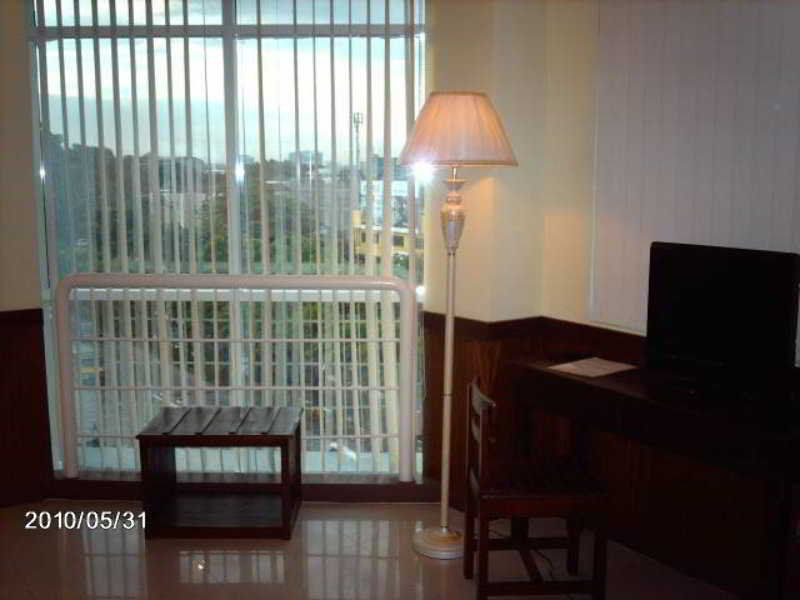 Alu Hotel Davao Stadt Exterior foto