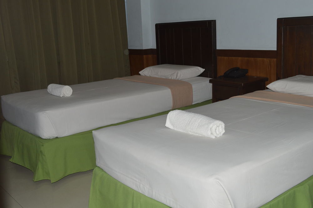 Alu Hotel Davao Stadt Exterior foto