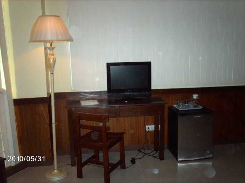 Alu Hotel Davao Stadt Exterior foto
