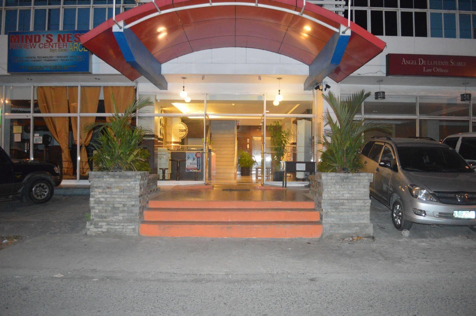 Alu Hotel Davao Stadt Exterior foto
