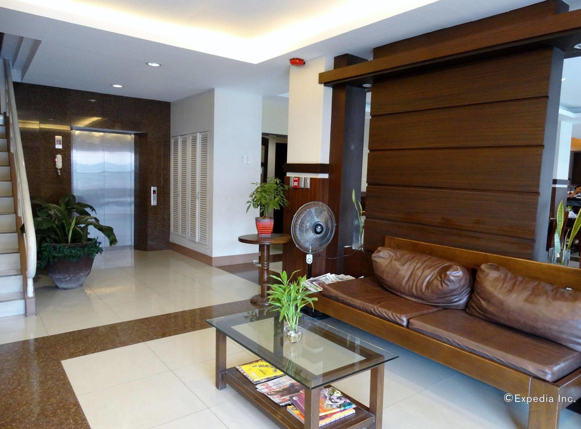 Alu Hotel Davao Stadt Exterior foto