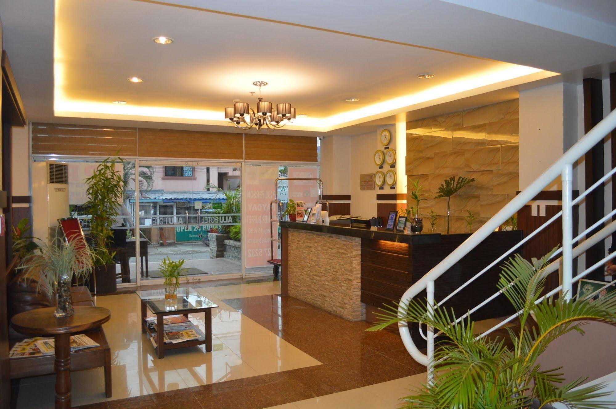 Alu Hotel Davao Stadt Exterior foto