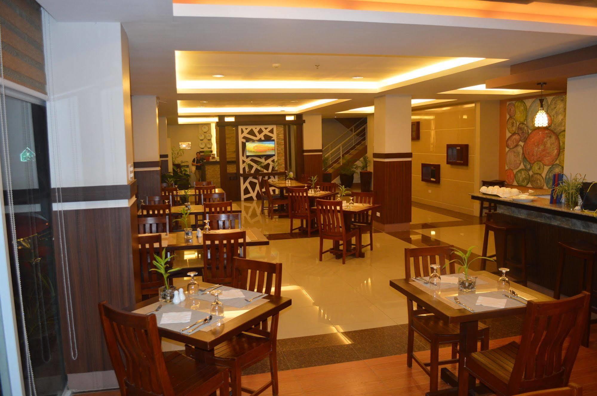 Alu Hotel Davao Stadt Exterior foto