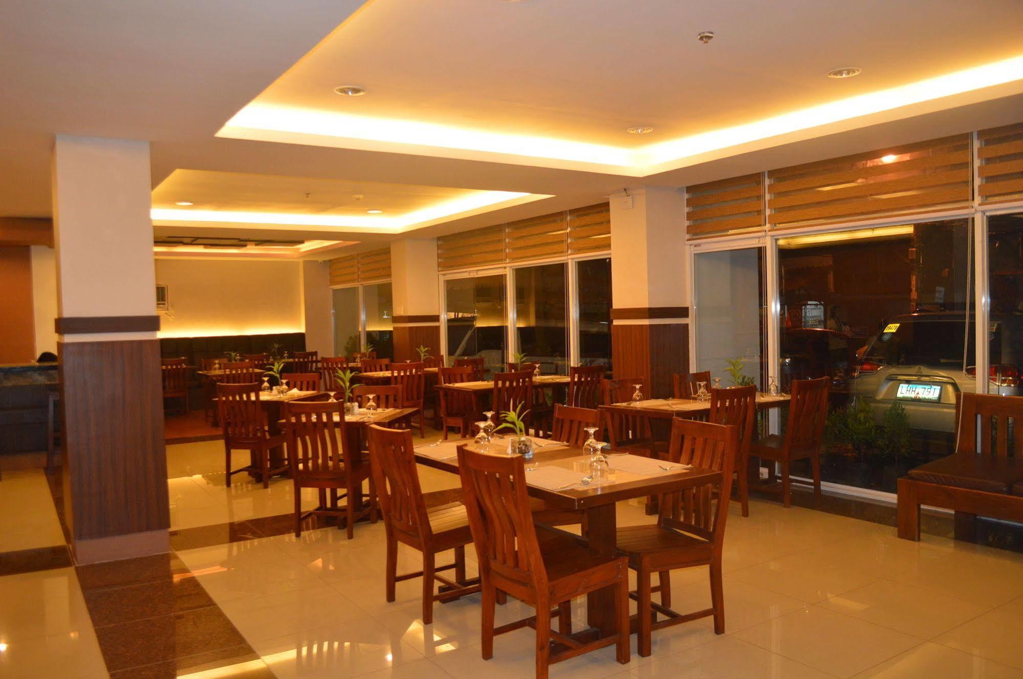 Alu Hotel Davao Stadt Exterior foto