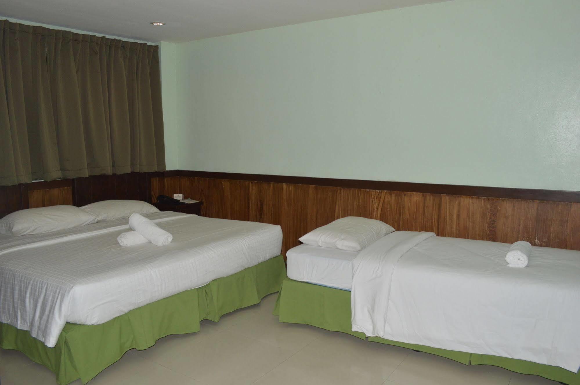 Alu Hotel Davao Stadt Exterior foto